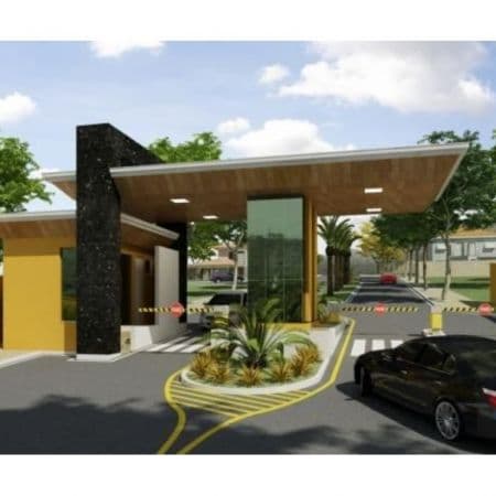 Entrada de condomínio com guarita e controle de acesso